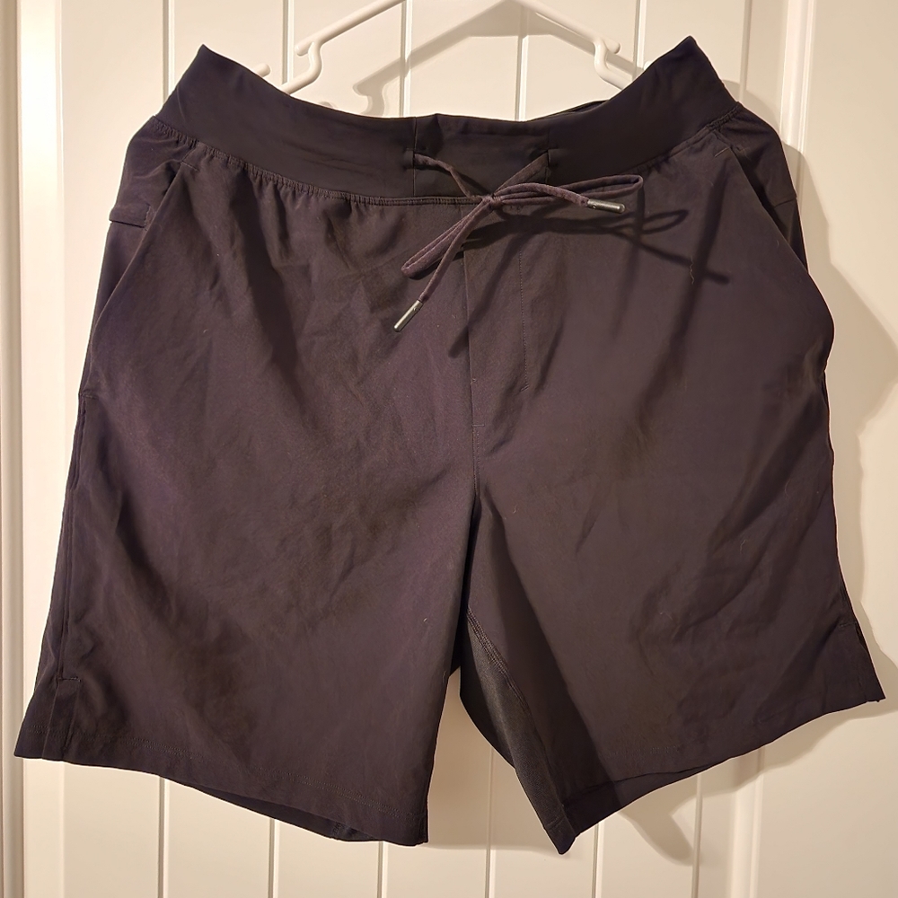 Mens Lululemon training/yoga short size M